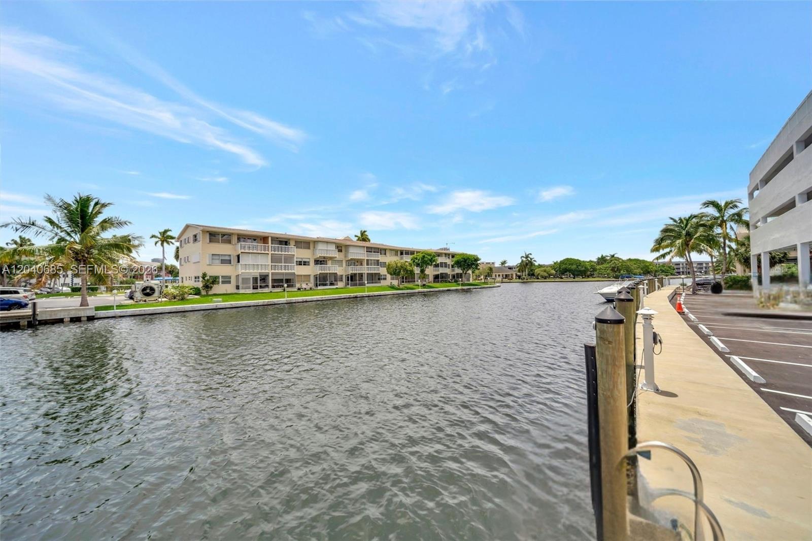 427 Golden Isles Drive 16h Property Photo 17