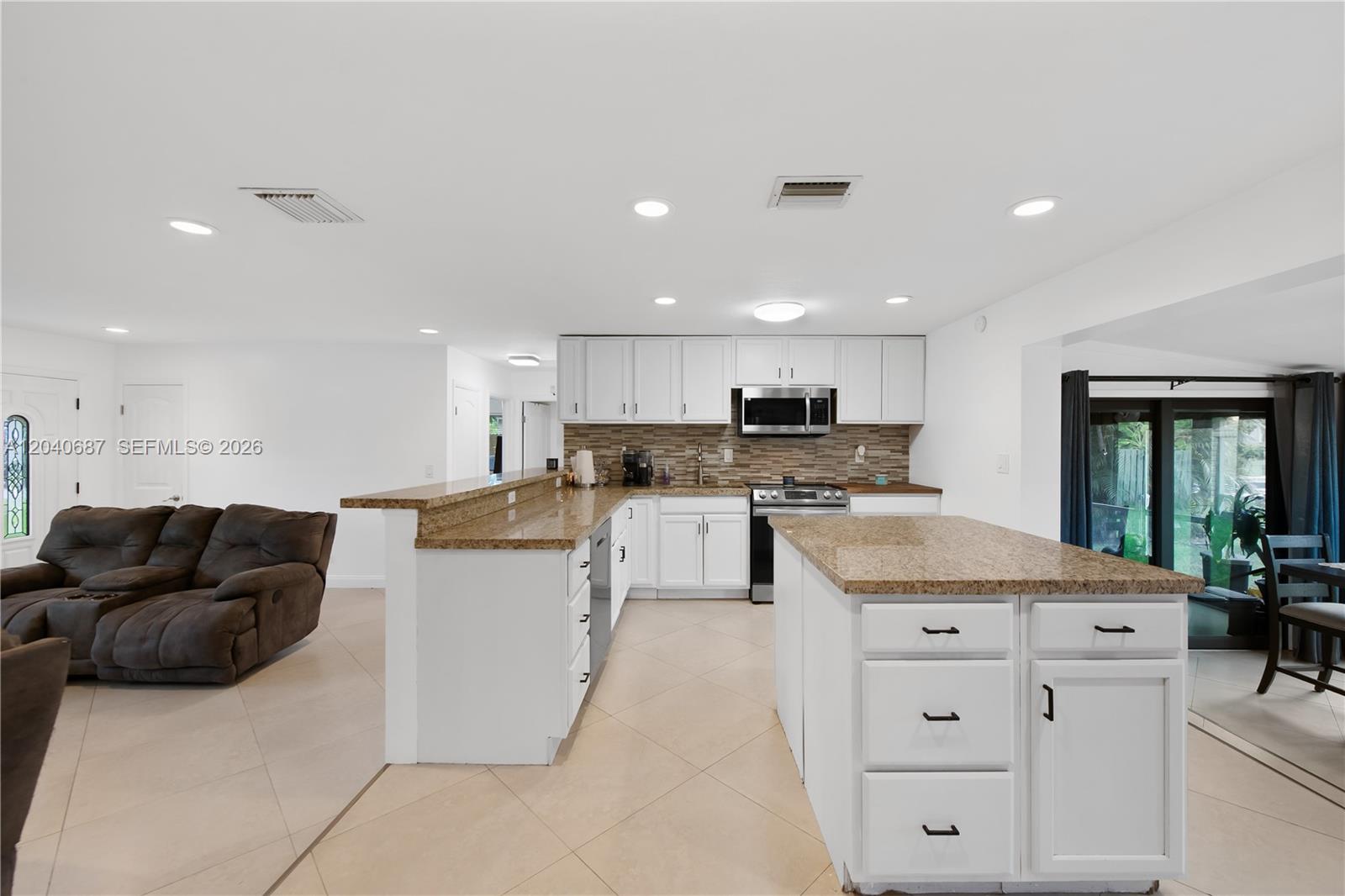 6839 Tradewind Way Property Photo 3
