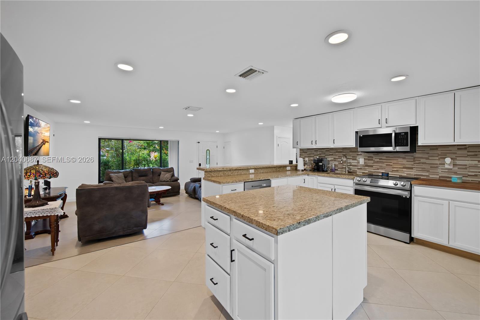 6839 Tradewind Way Property Photo 5