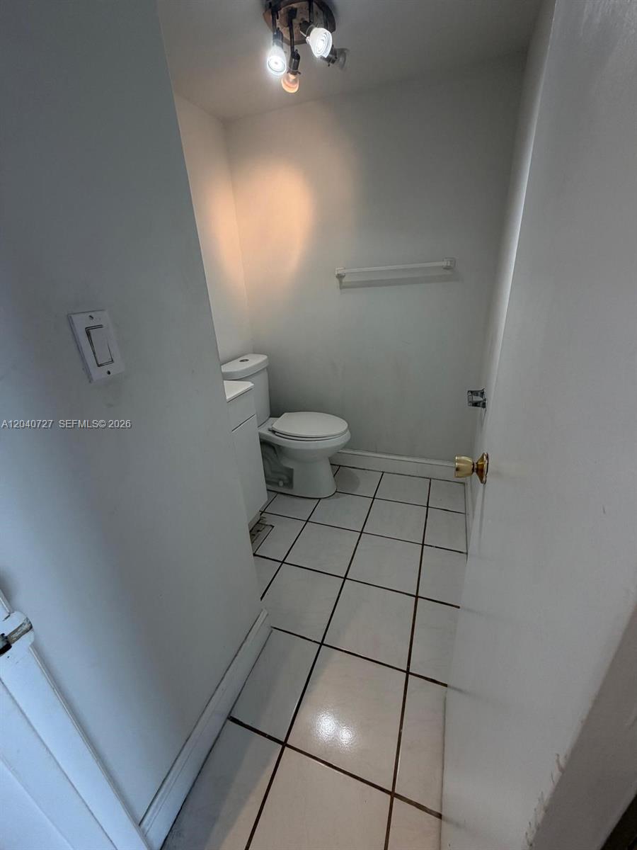 1990 Marseille Drive 303 Property Photo 16