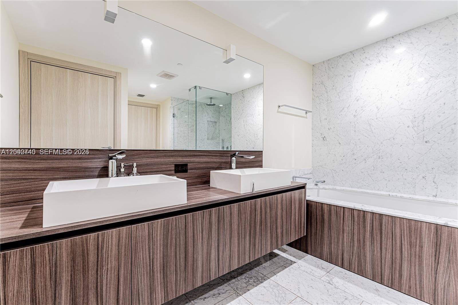 1000 Brickell Plaza 4906 Property Photo 12