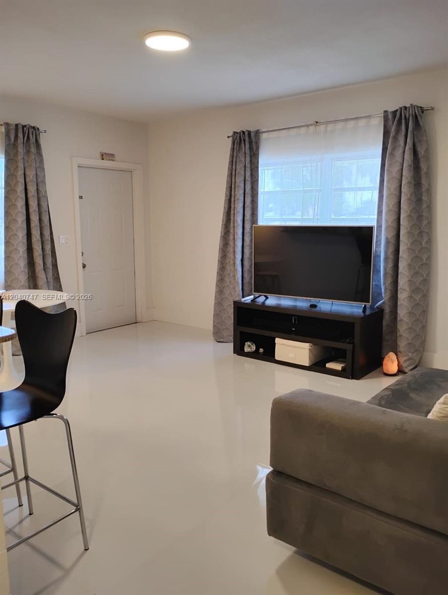 A12040747 Property Photo 3