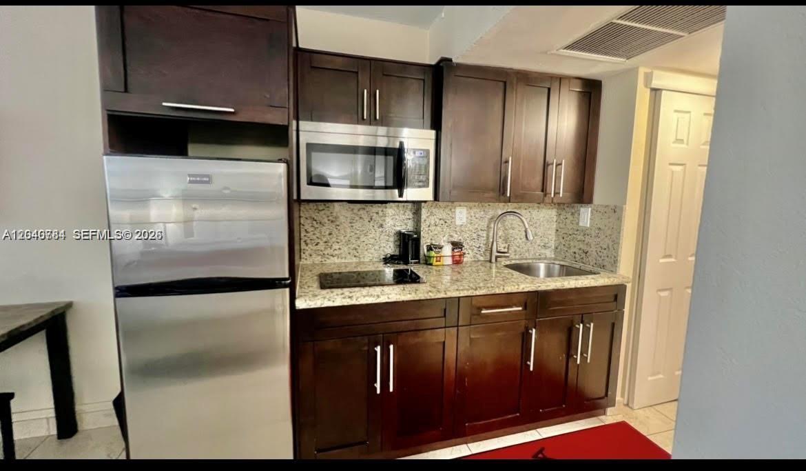 19201 Collins Avenue 942 Property Photo 8