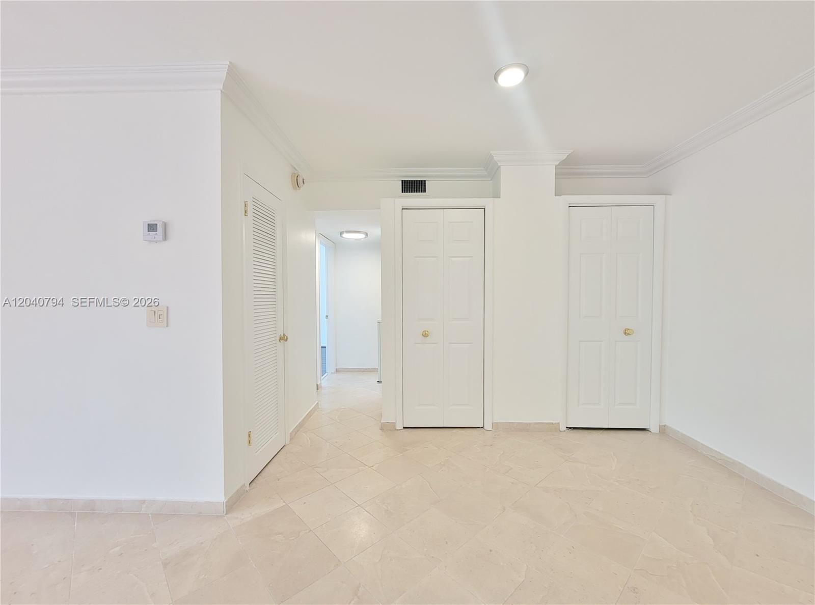 77 Crandon Boulevard 2b Property Photo 9