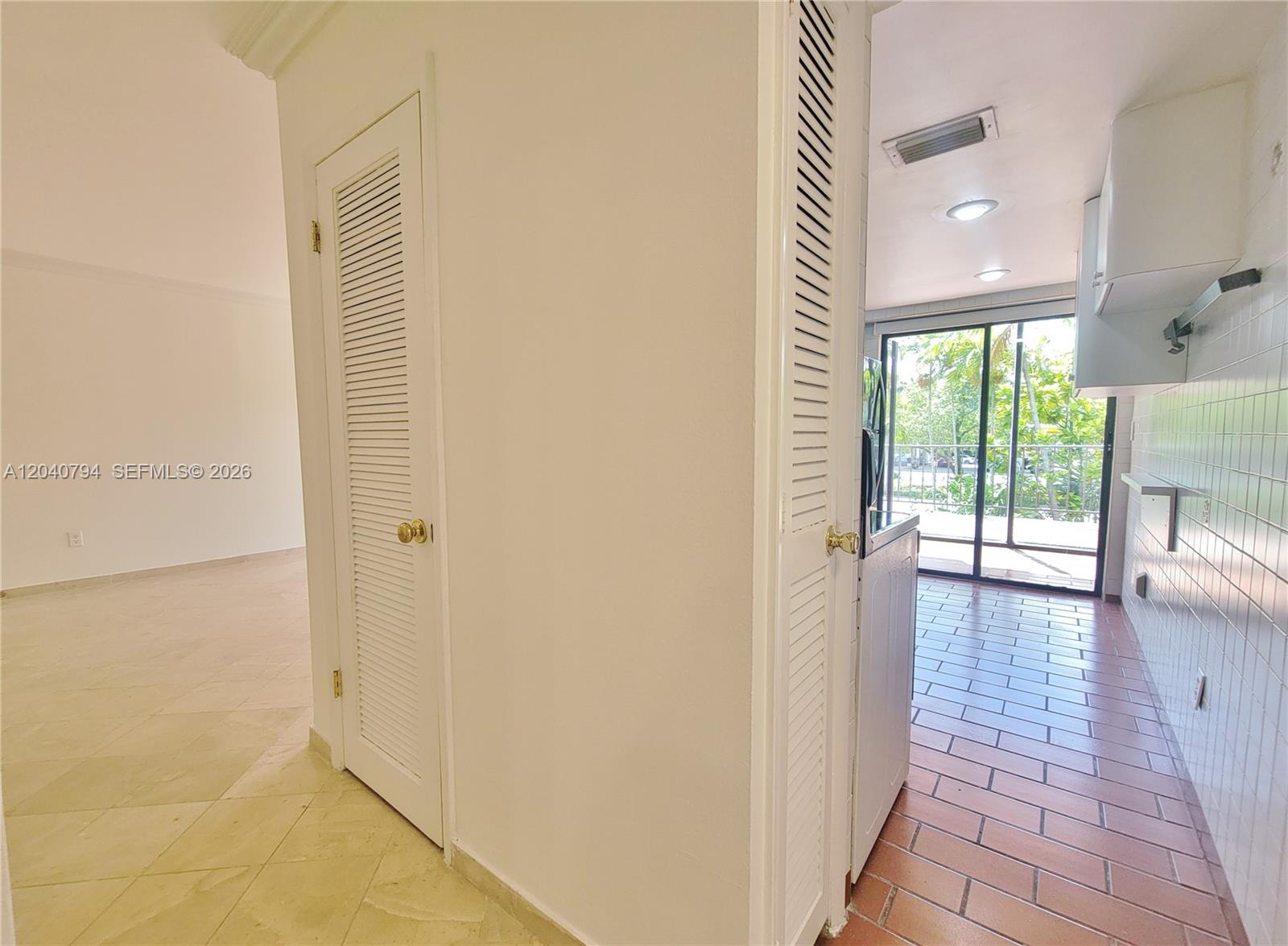 77 Crandon Boulevard 2b Property Photo 10