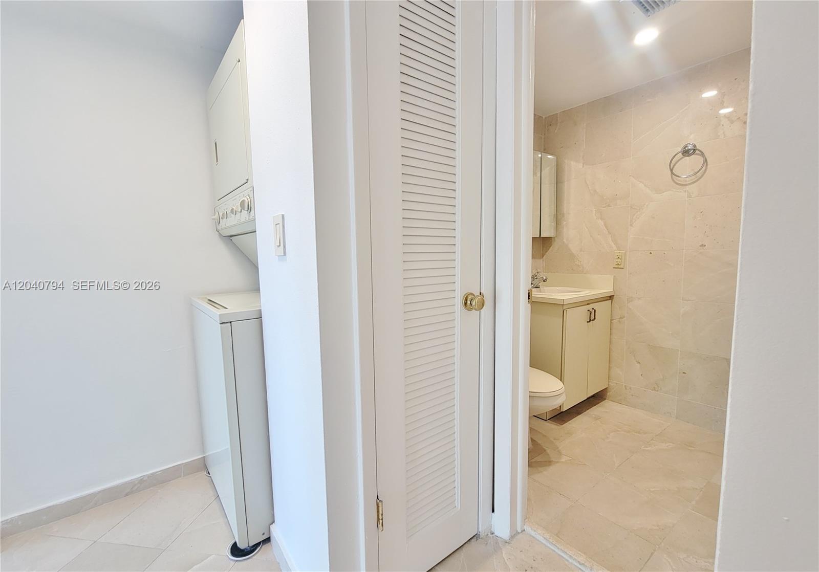 77 Crandon Boulevard 2b Property Photo 11