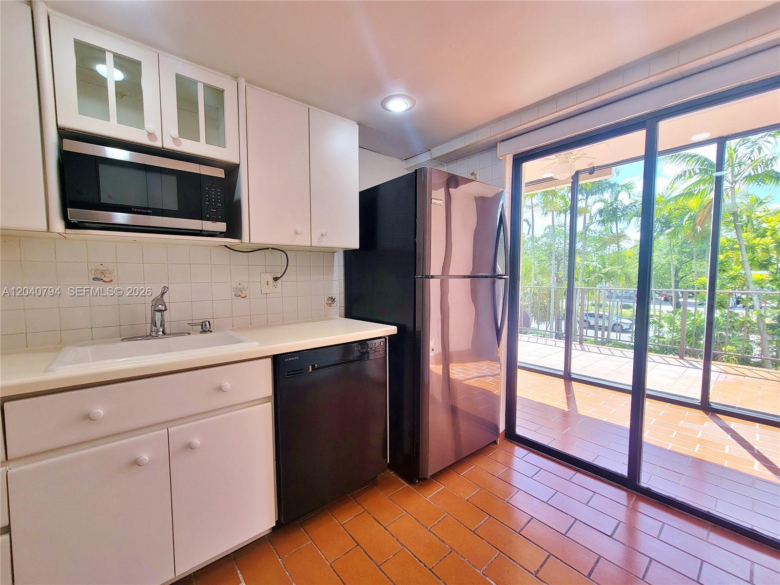 77 Crandon Boulevard 2b Property Photo 14