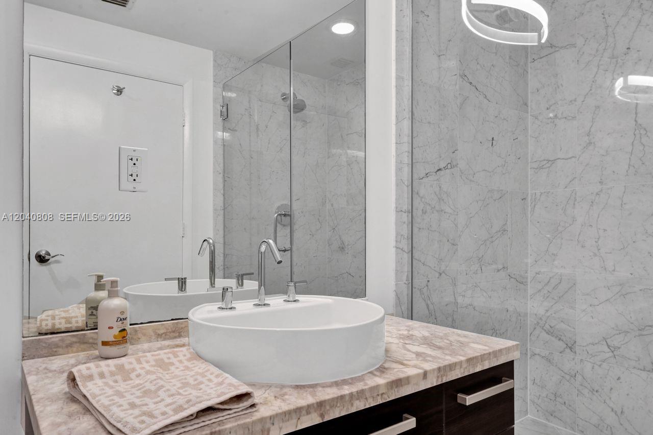 244 Biscayne Boulevard 2005 Property Photo 23