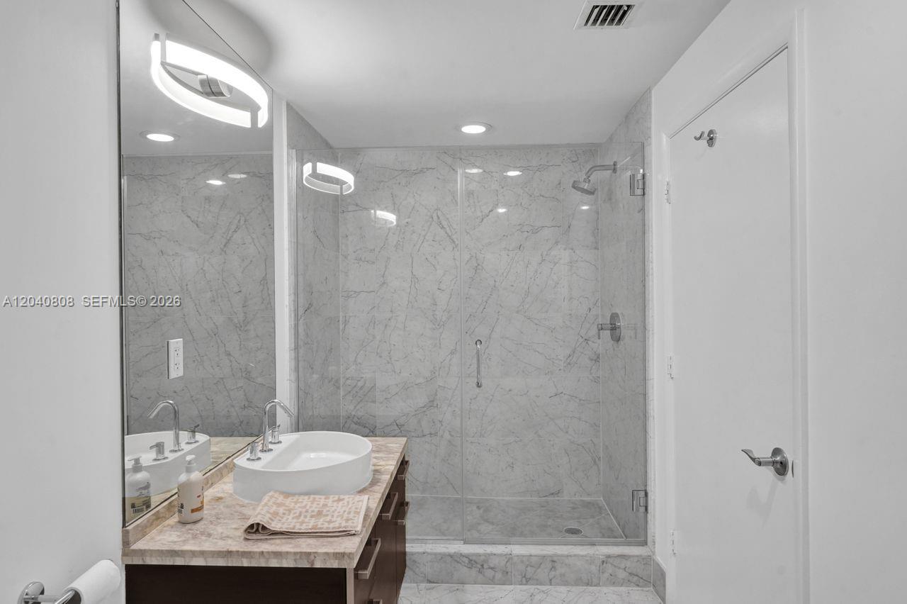 244 Biscayne Boulevard 2005 Property Photo 25