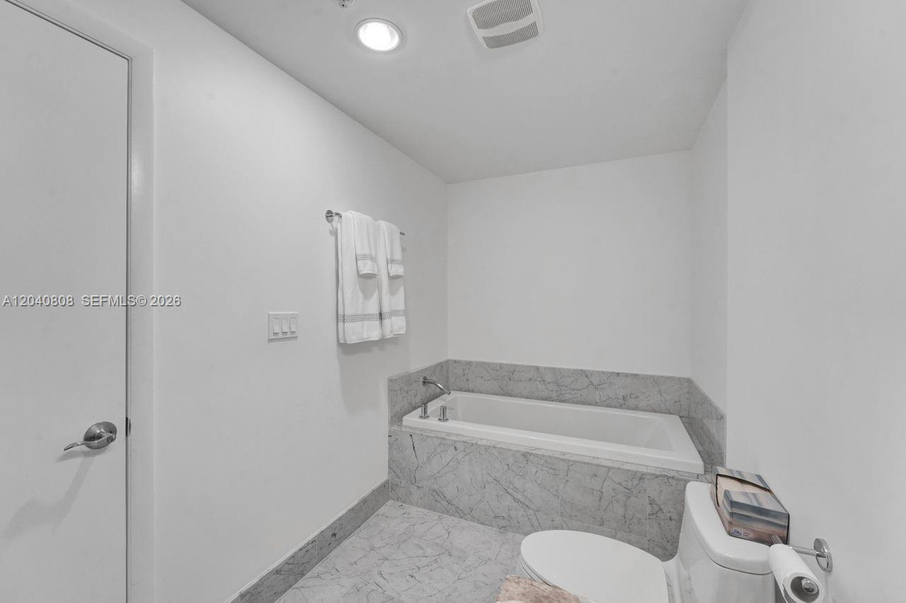 244 Biscayne Boulevard 2005 Property Photo 27