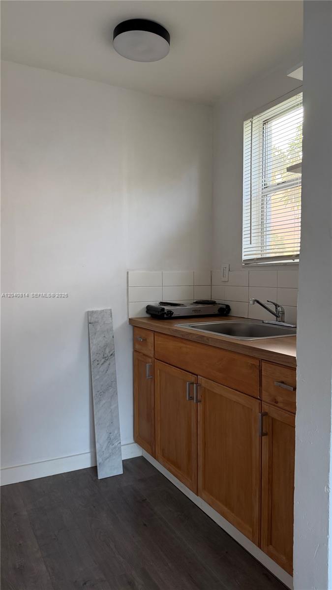 7025 Nw 5th Avenue 2 Property Photo 5