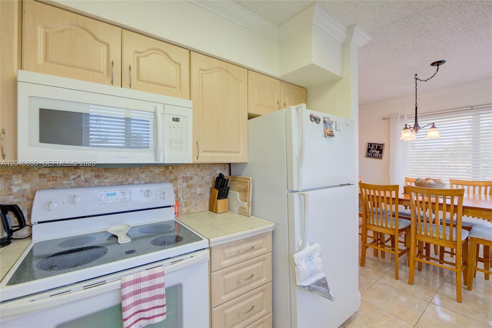 920 SW 10th Terrace 12R Property Photo 1