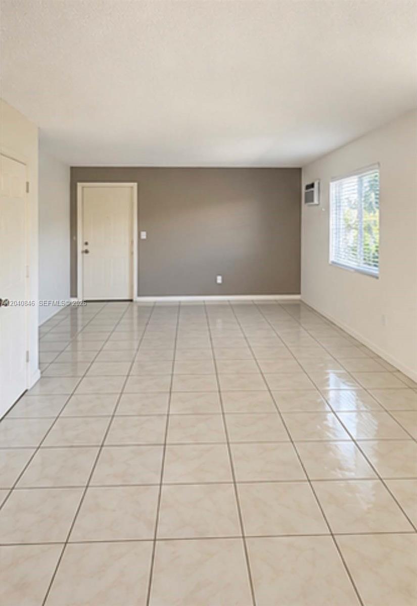 960 Biarritz Drive 2 Property Photo 5