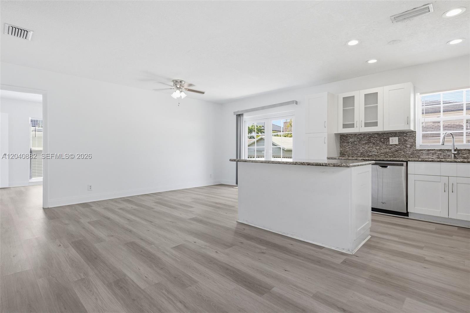 816 Johnson Street Property Photo 14