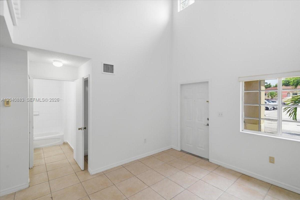 7245 Nw 173rd Drive 2505 Property Photo 4