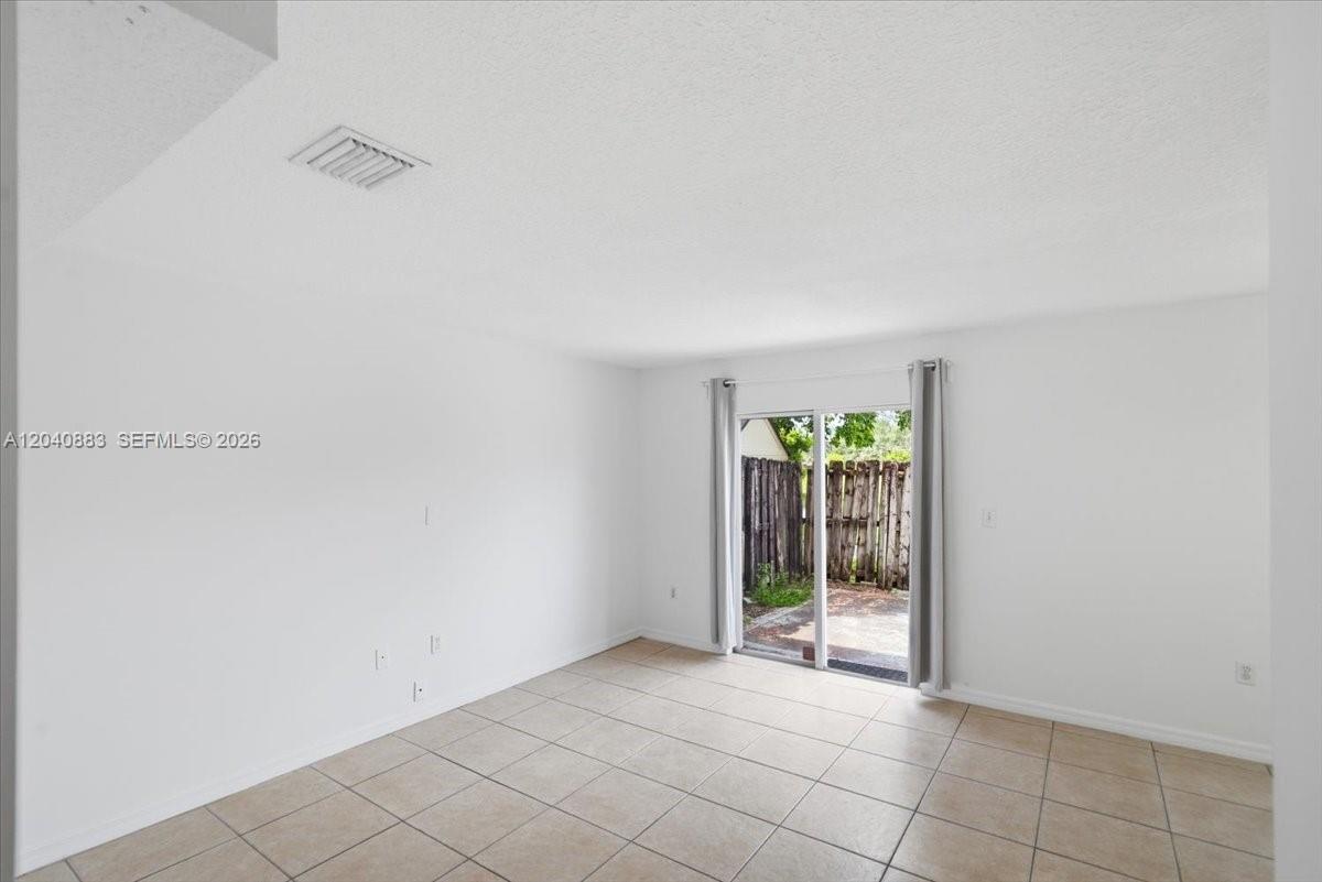 7245 Nw 173rd Drive 2505 Property Photo 7