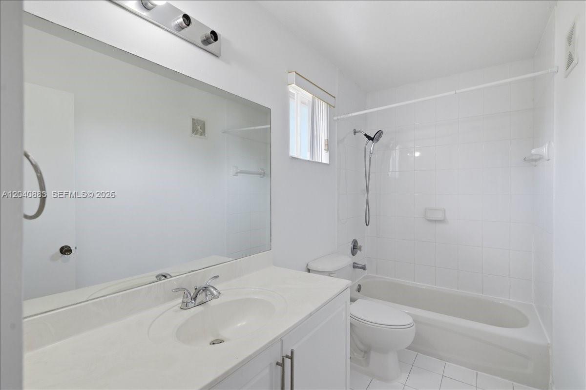 7245 Nw 173rd Drive 2505 Property Photo 22