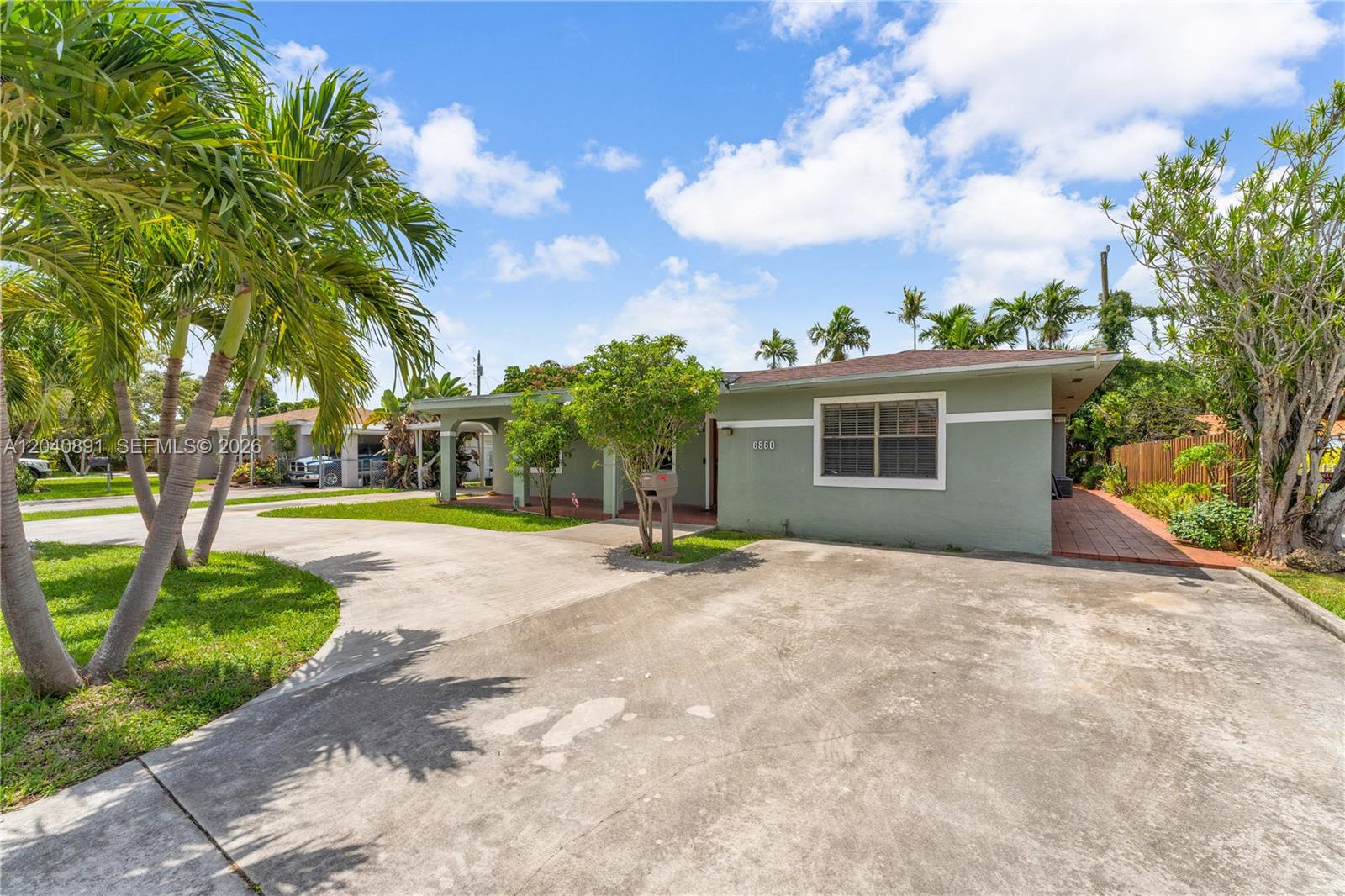 6860 Sw 18th Street Property Photo 2