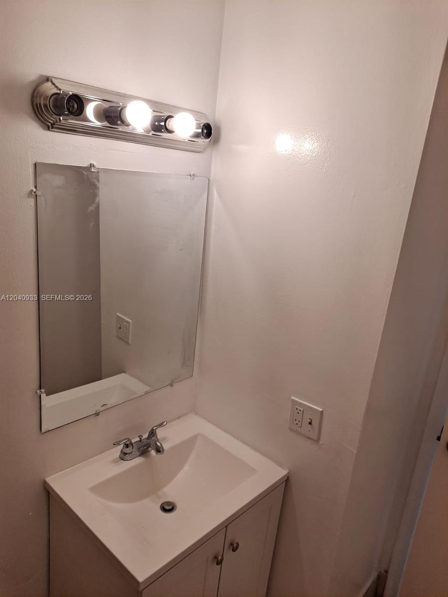 2560 Nw 52nd Avenue C18 Property Photo 9