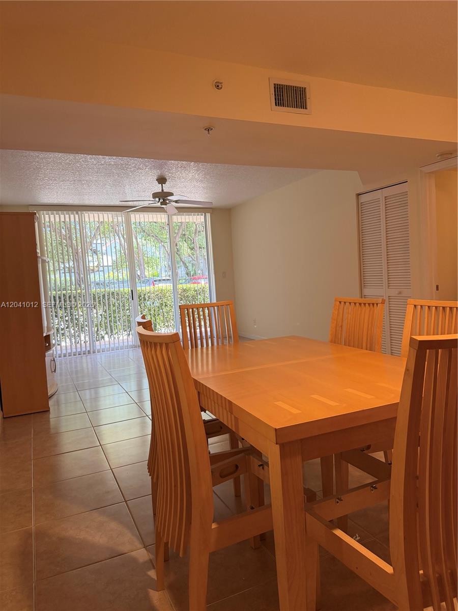 619 E Sheridan Street 105 Property Photo 7