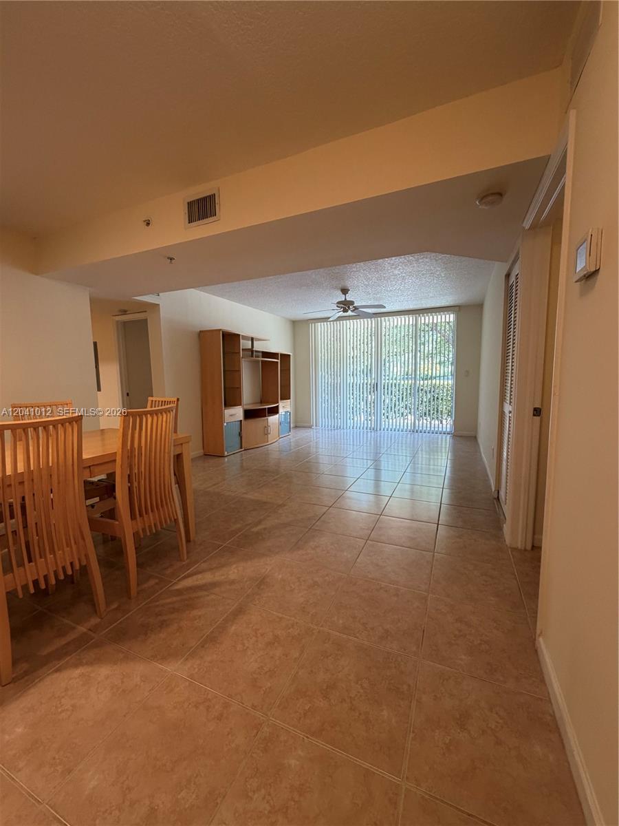 619 E Sheridan Street 105 Property Photo 8