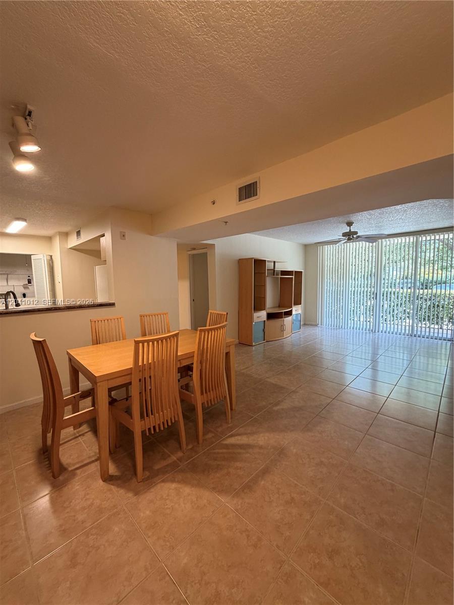 619 E Sheridan Street 105 Property Photo 9