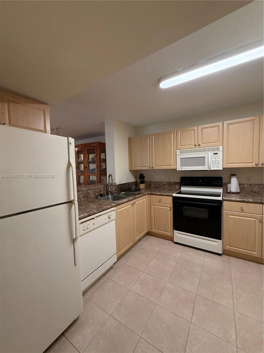 619 E Sheridan Street 105 Property Photo 12