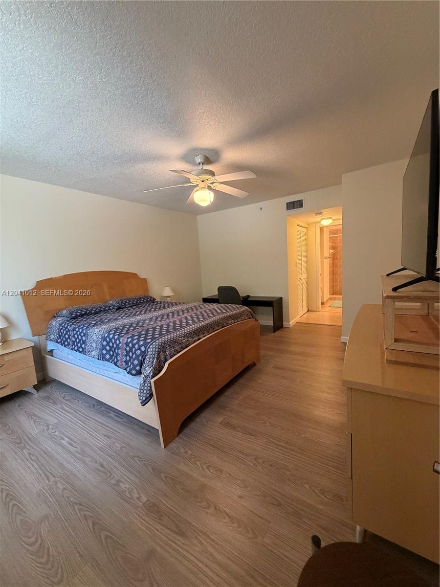 619 E Sheridan Street 105 Property Photo 14