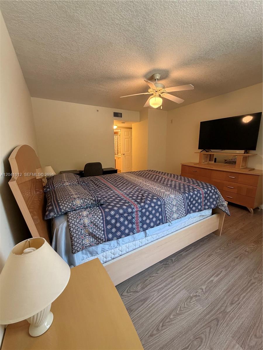 619 E Sheridan Street 105 Property Photo 15