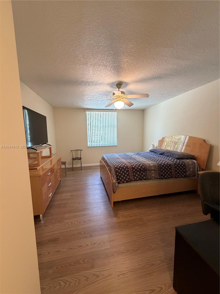 619 E Sheridan Street 105 Property Photo 16