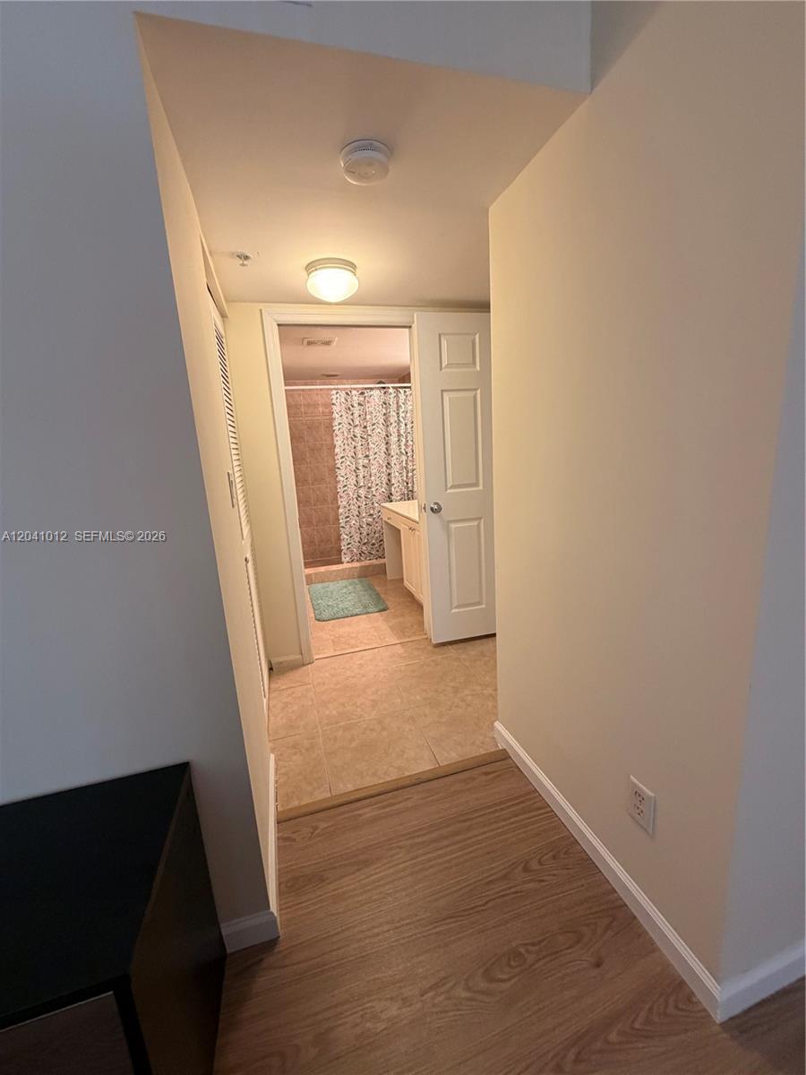 619 E Sheridan Street 105 Property Photo 17