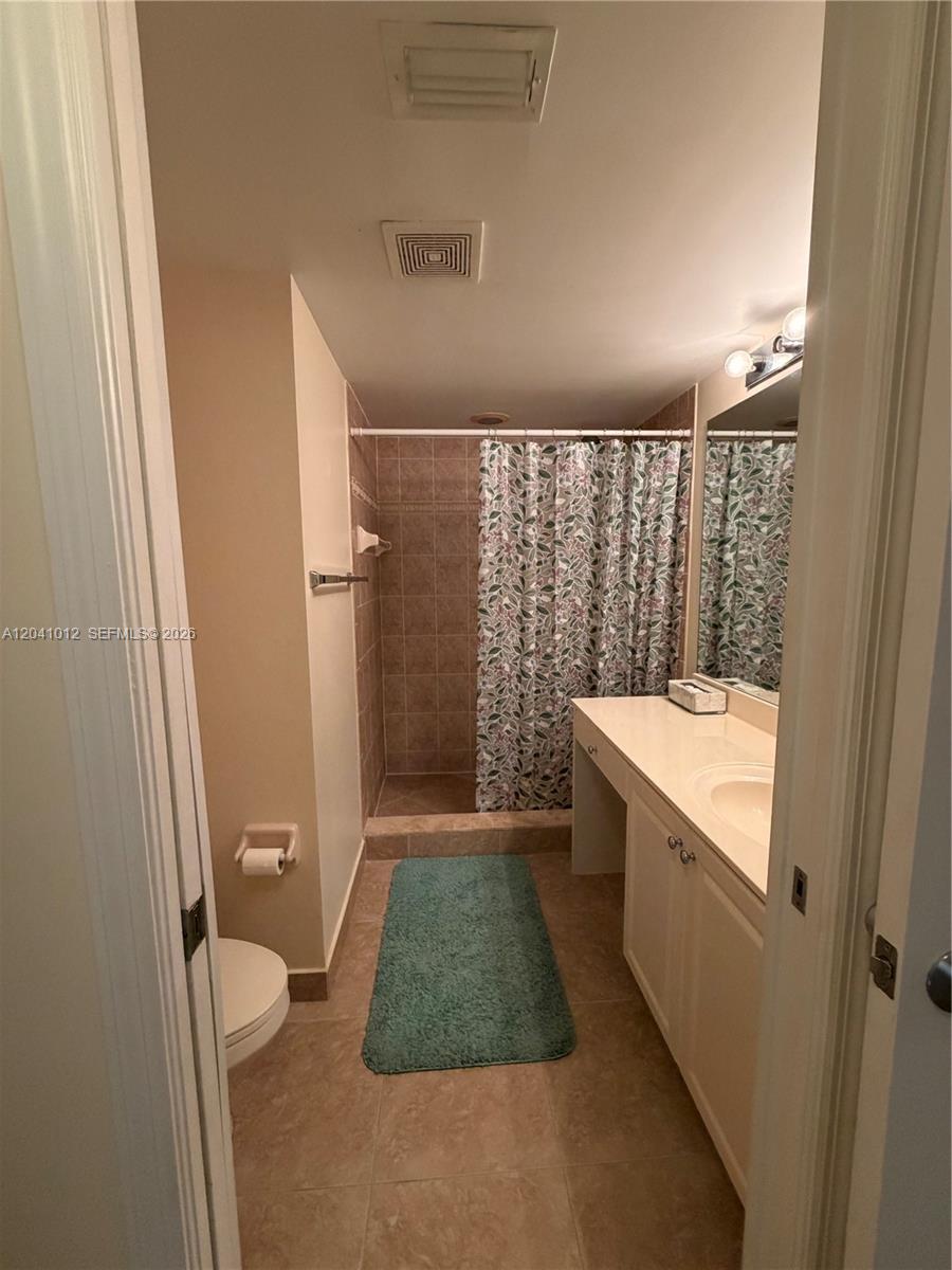 619 E Sheridan Street 105 Property Photo 18