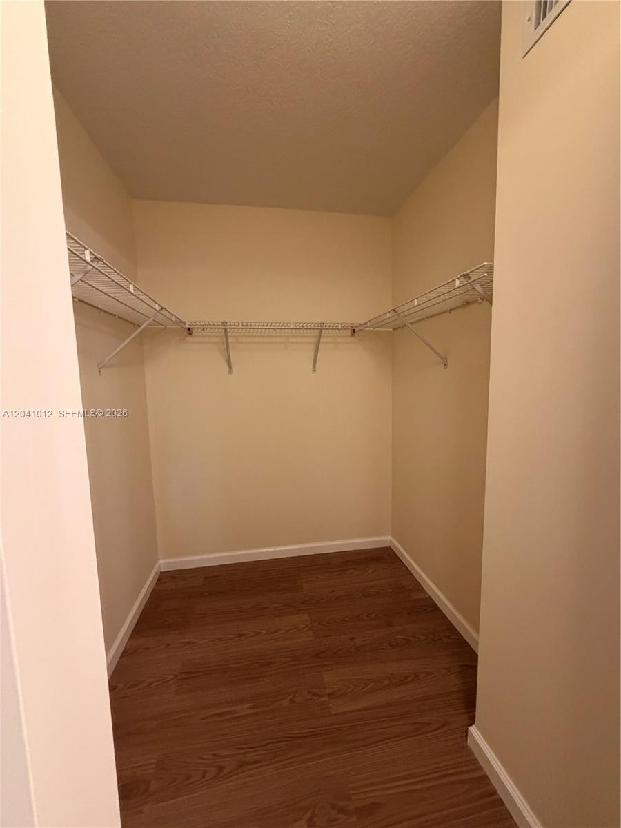 619 E Sheridan Street 105 Property Photo 19