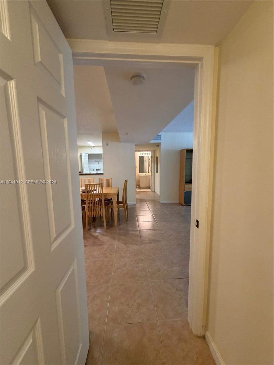 619 E Sheridan Street 105 Property Photo 20