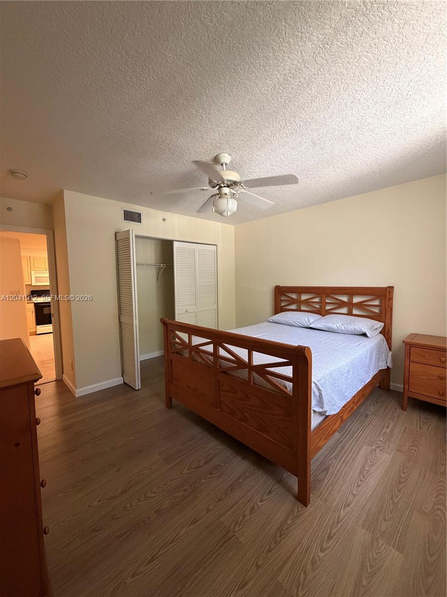 619 E Sheridan Street 105 Property Photo 21