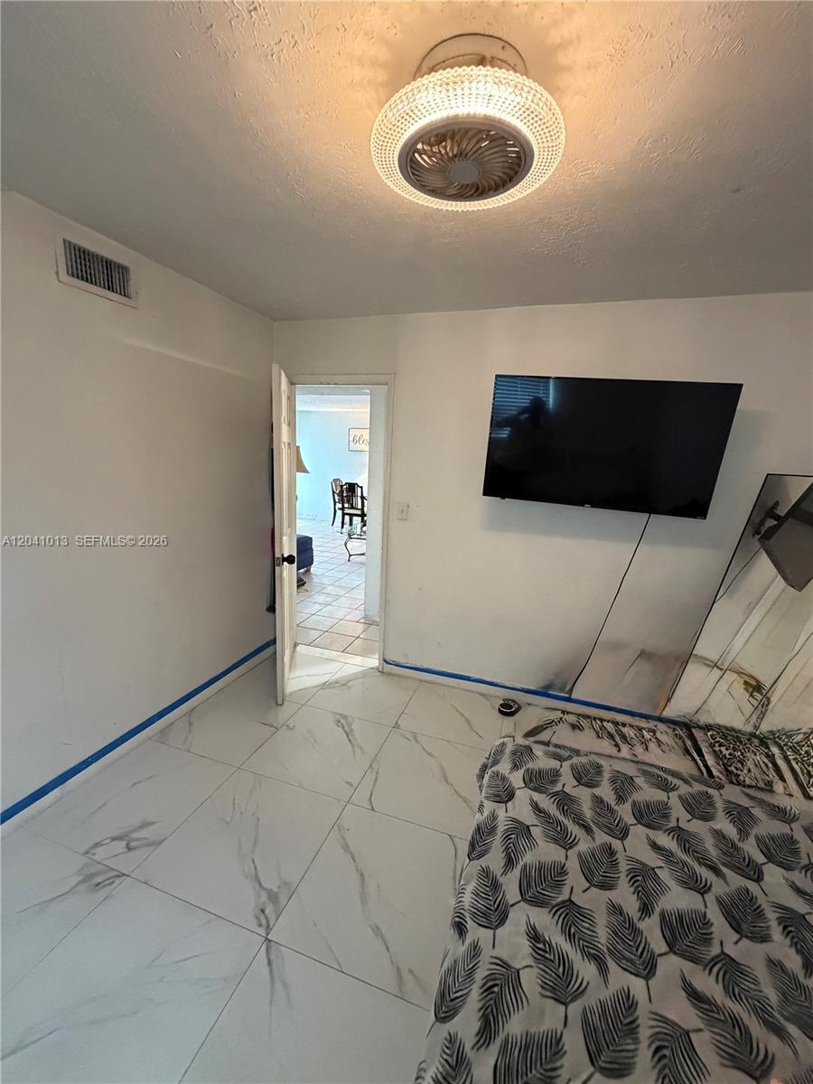2300 Sw 43rd Avenue Property Photo 11