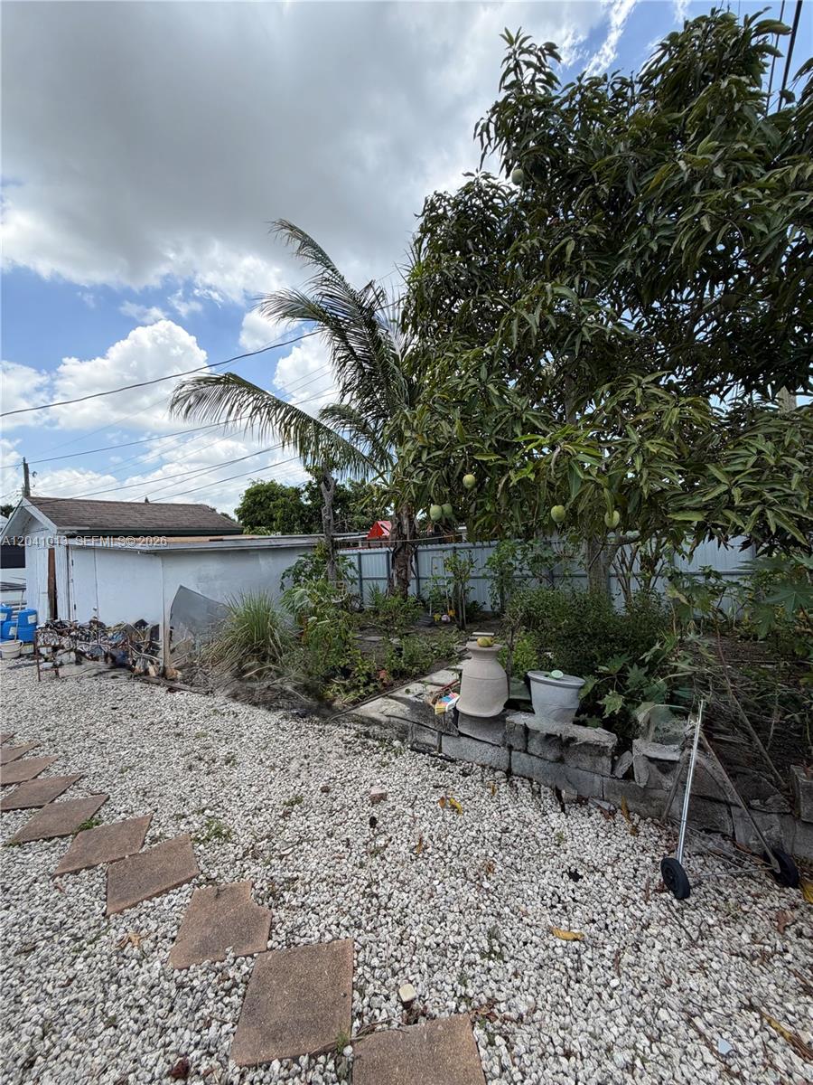 2300 Sw 43rd Avenue Property Photo 18