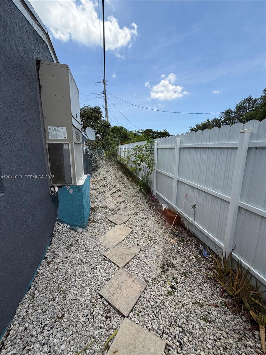 2300 Sw 43rd Avenue Property Photo 26