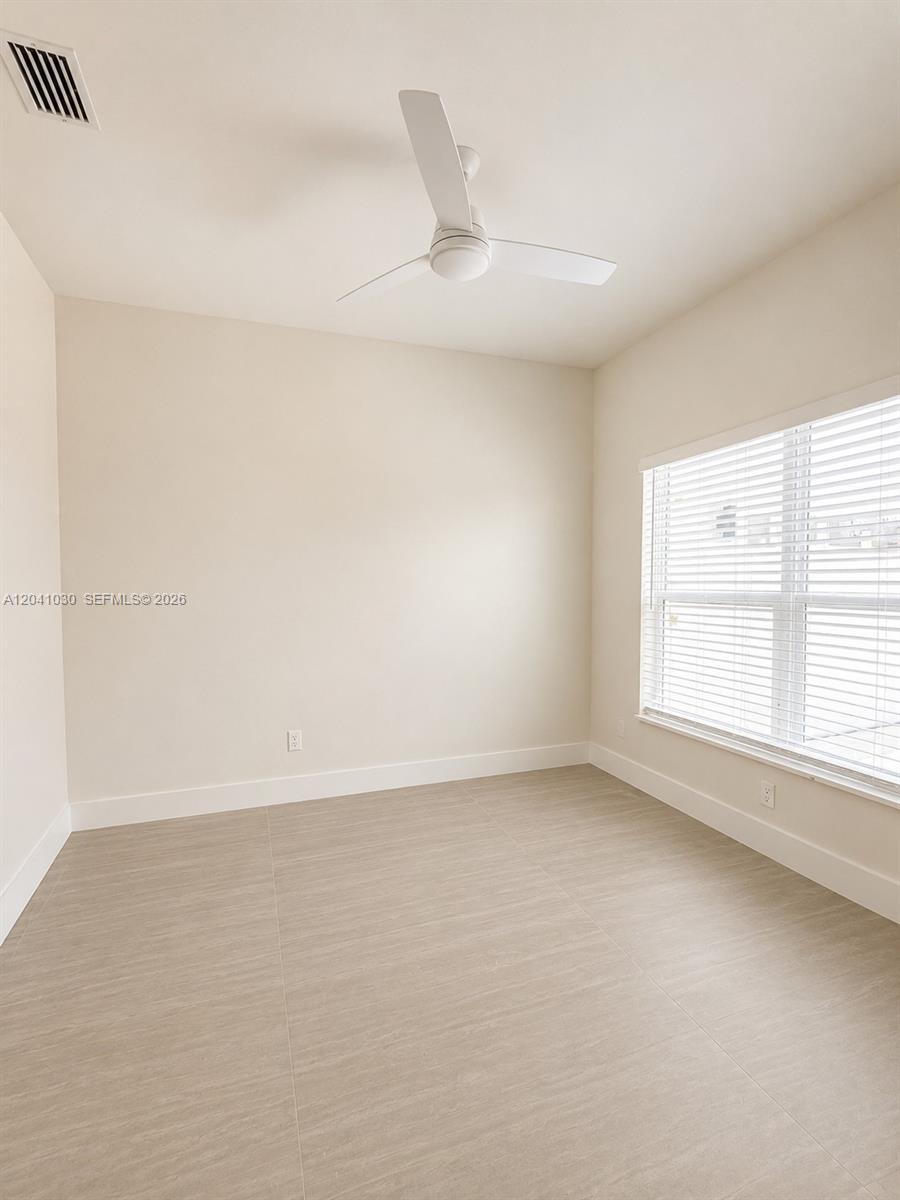 536 Lincoln Property Photo 8