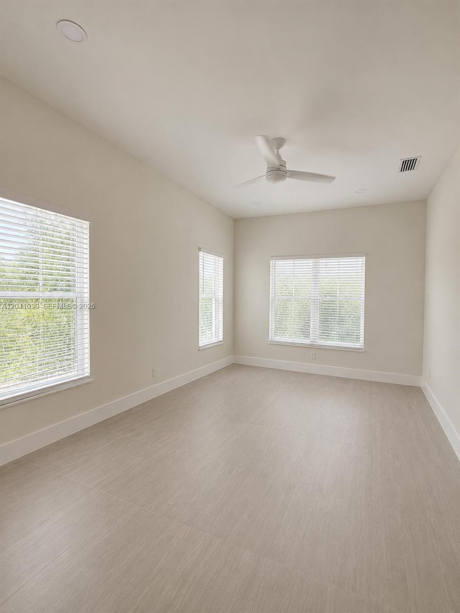 536 Lincoln Property Photo 10