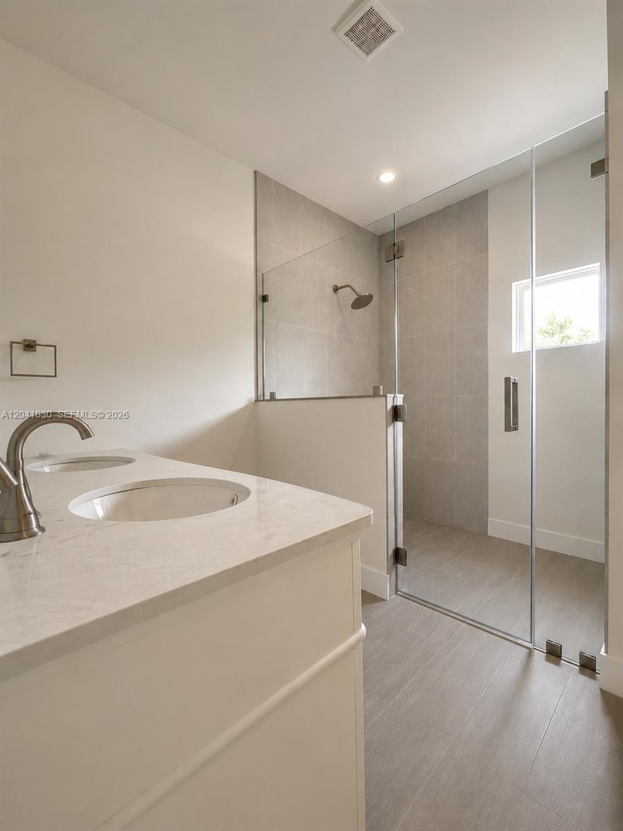 536 Lincoln Property Photo 13