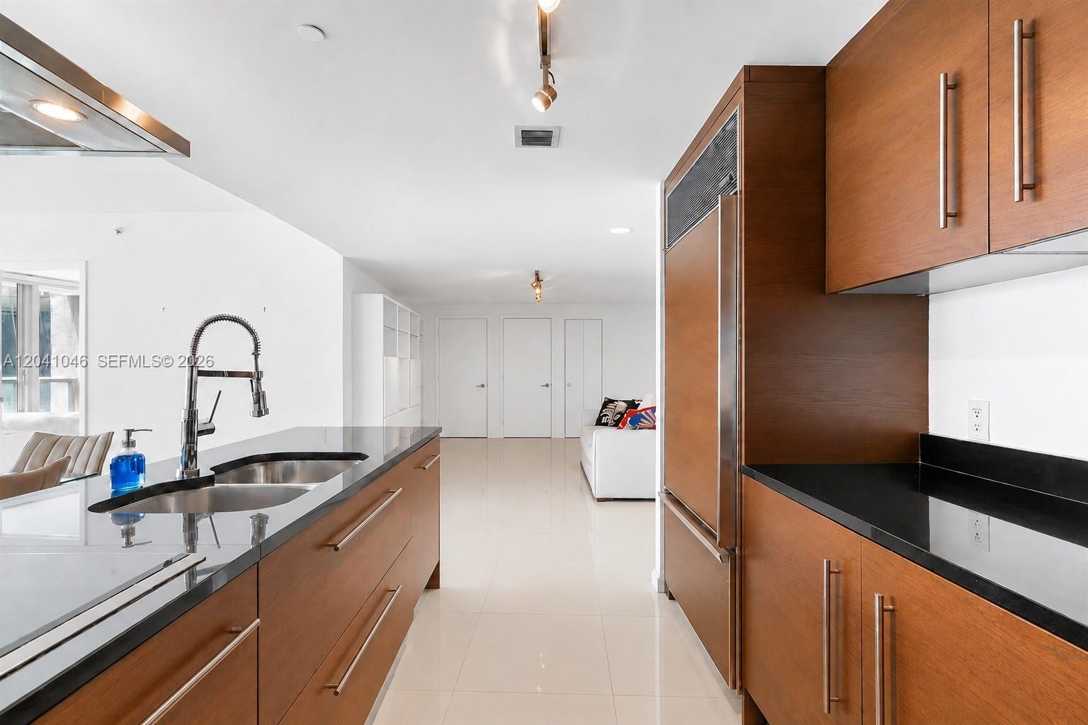 495 Brickell Avenue Bay807 Property Photo 18