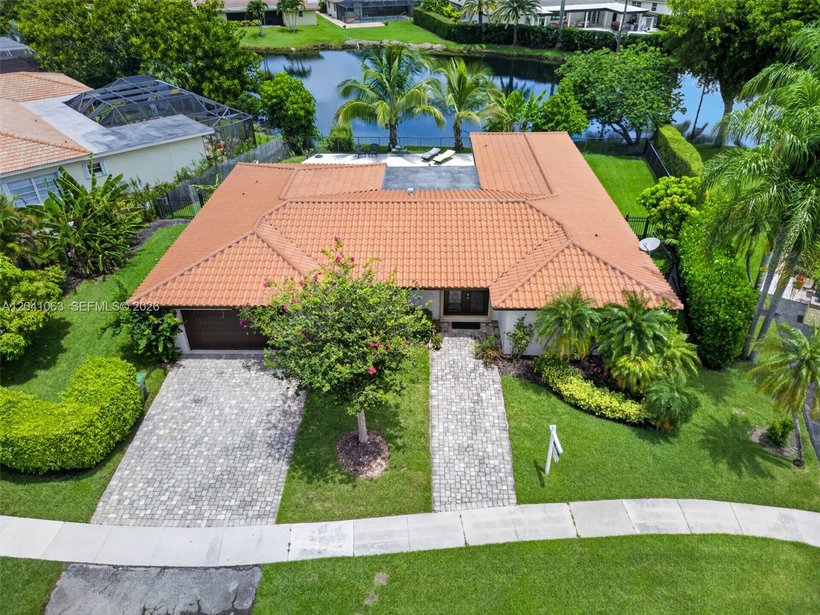 16641 Royal Poinciana Drive Property Photo 7