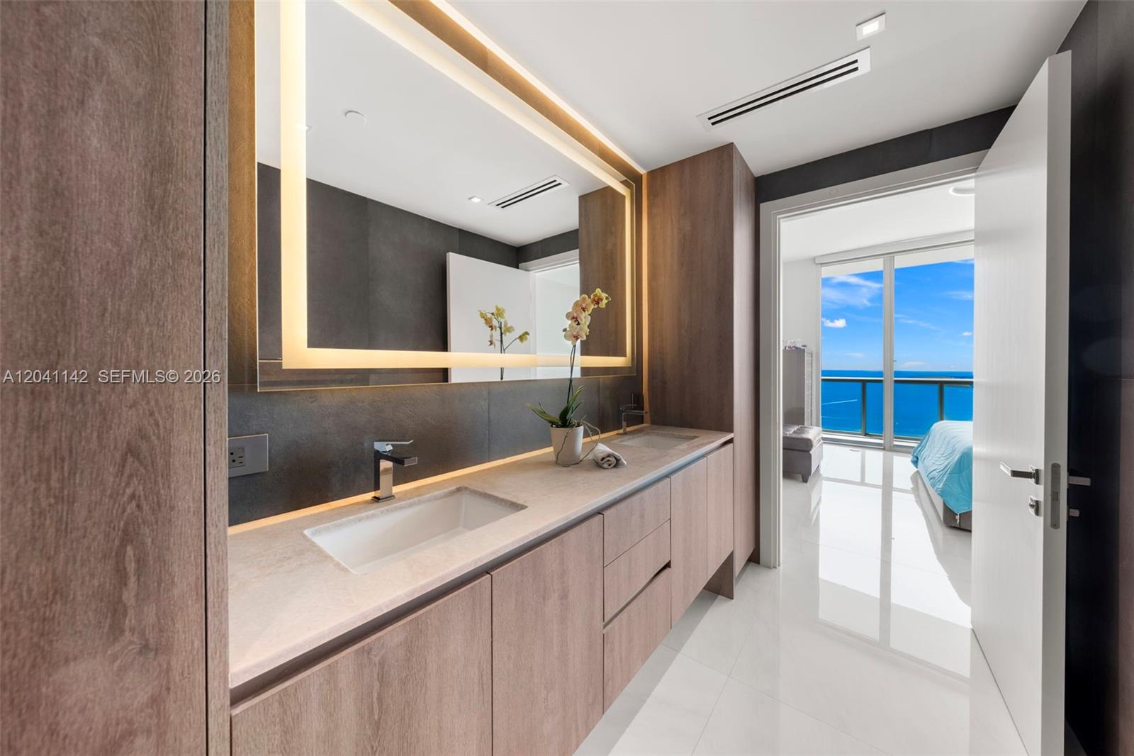 888 Biscayne Boulevard 5404 Property Photo 13