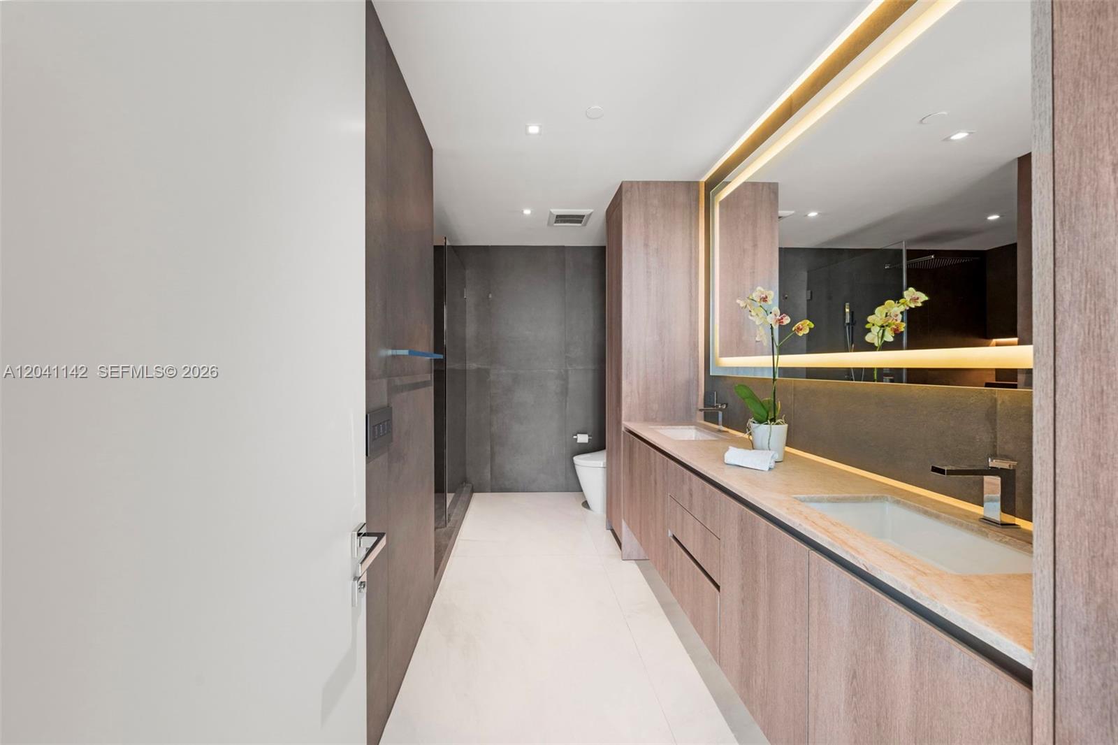 888 Biscayne Boulevard 5404 Property Photo 14