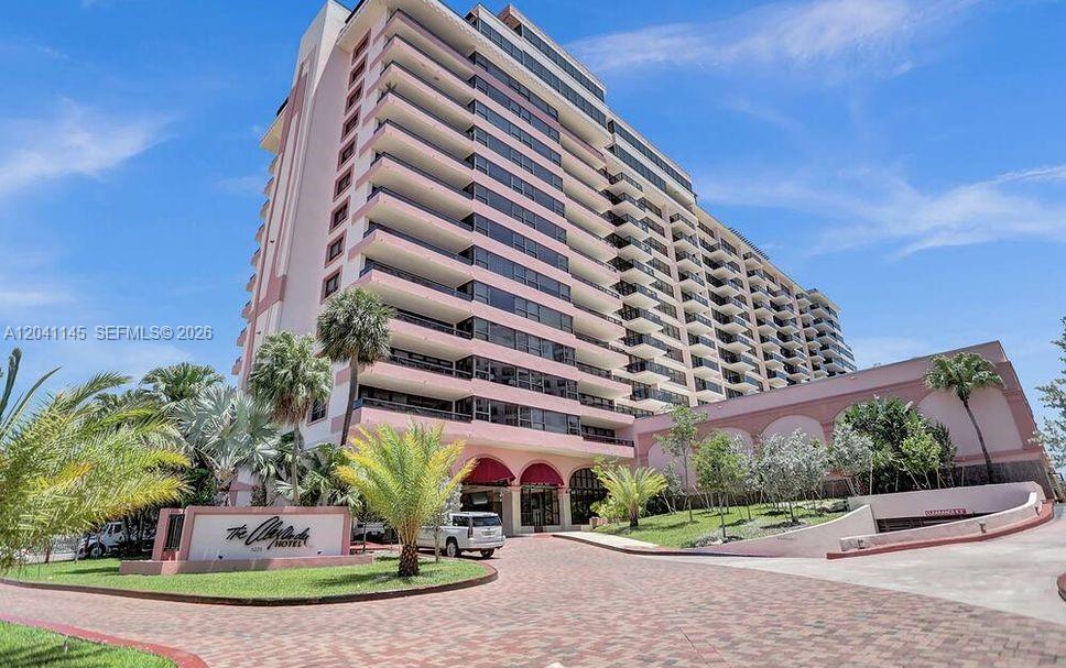 5225 Collins Avenue 914 Property Photo 4