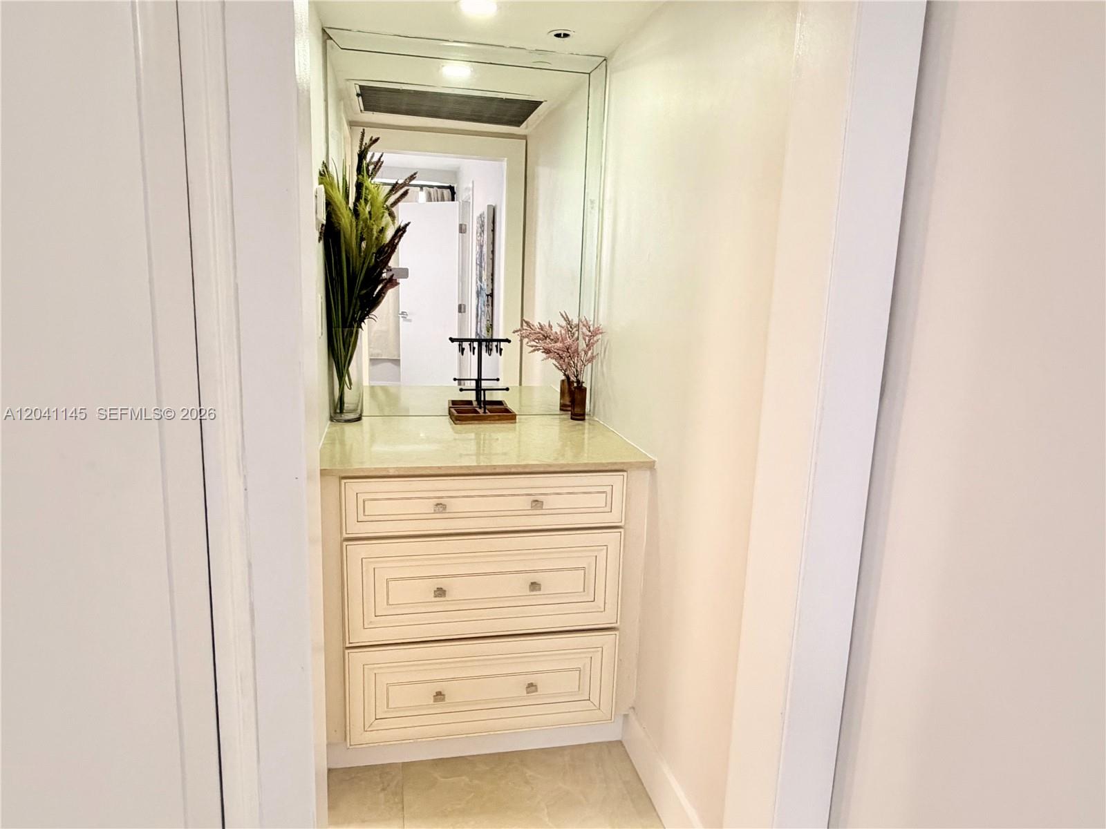 5225 Collins Avenue 914 Property Photo 23