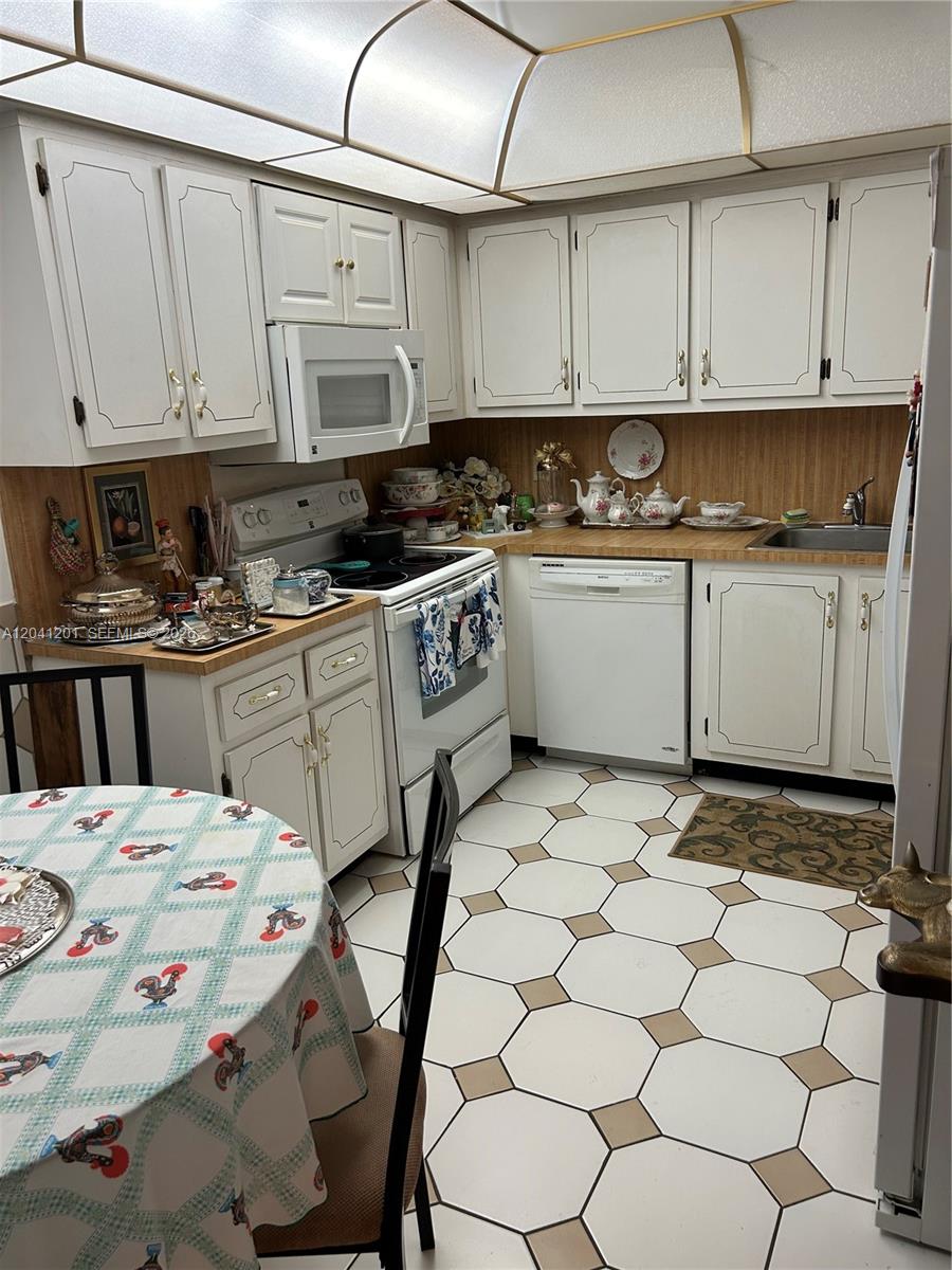 16325 Golf Club Road 304 Property Photo 10