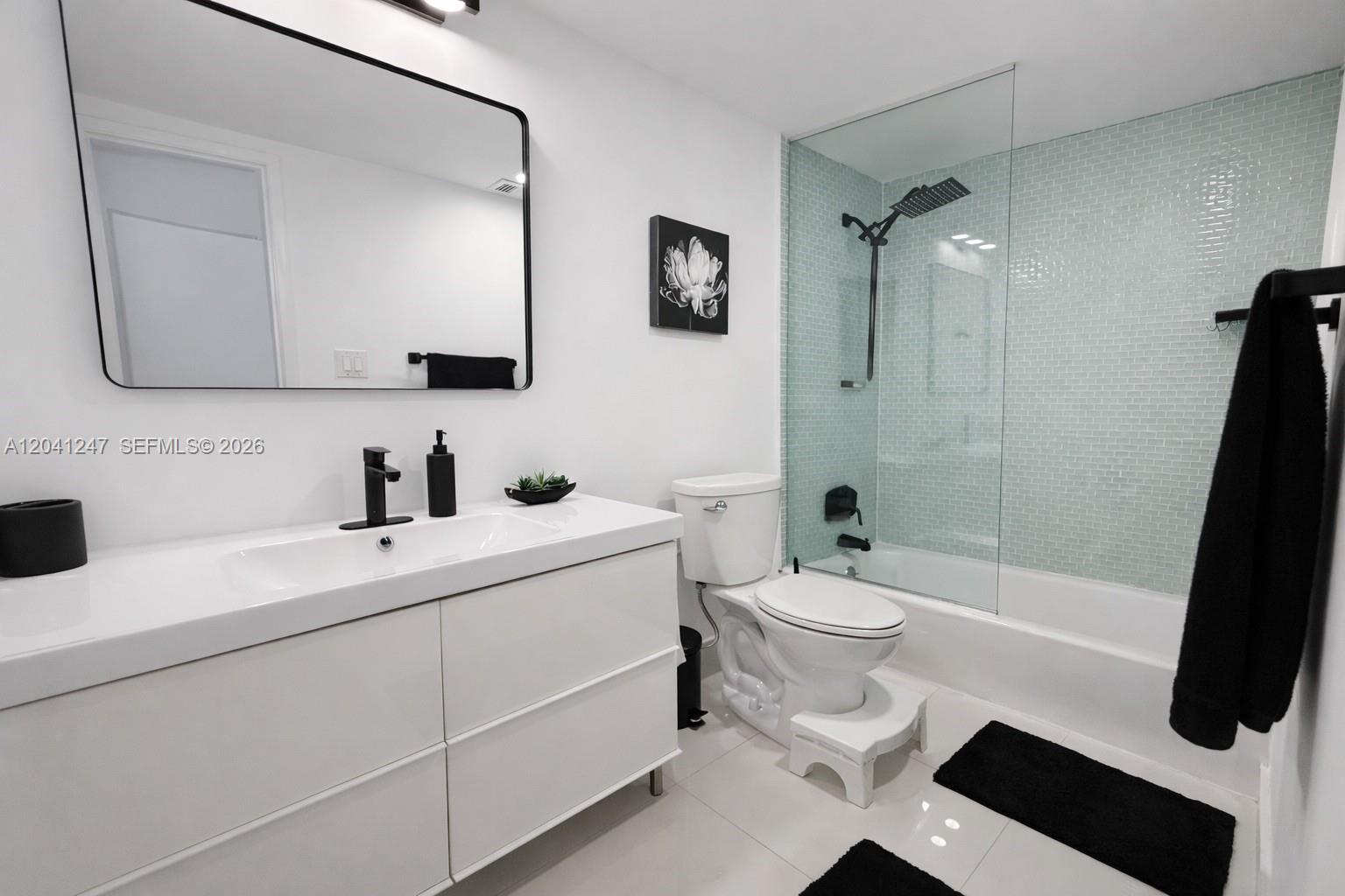 19380 Collins Avenue 307 Property Photo 6