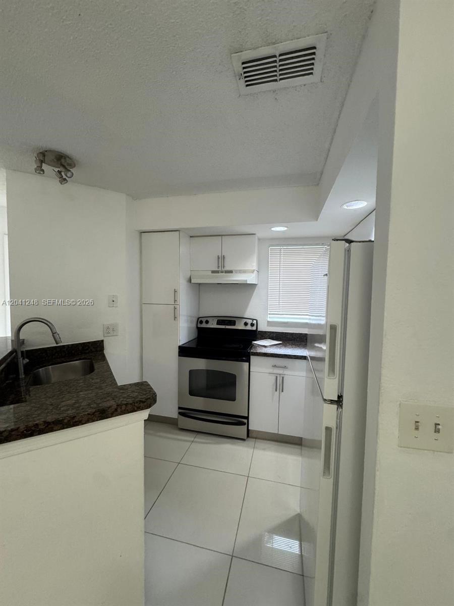 A12041248 Property Photo 2